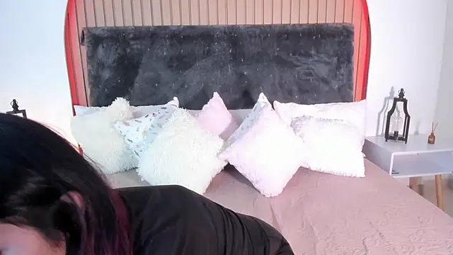 Karlagonzales  online show from April 22, 7:22 pm