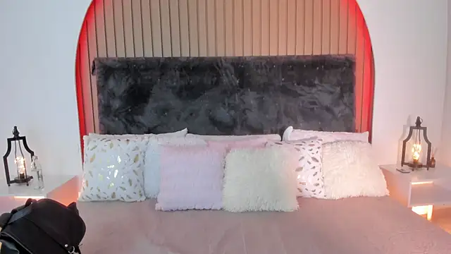 Karlagonzales  online show from April 25, 7:33 pm