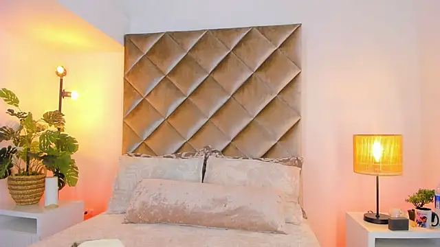 malaia hills online show from April 24, 6:54 pm