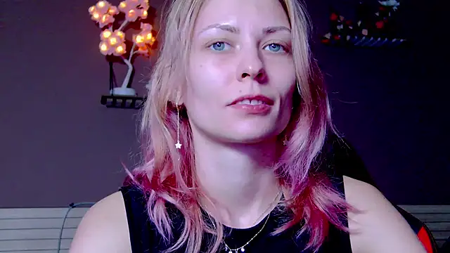 karo123421 online show from December 1, 9:06 pm