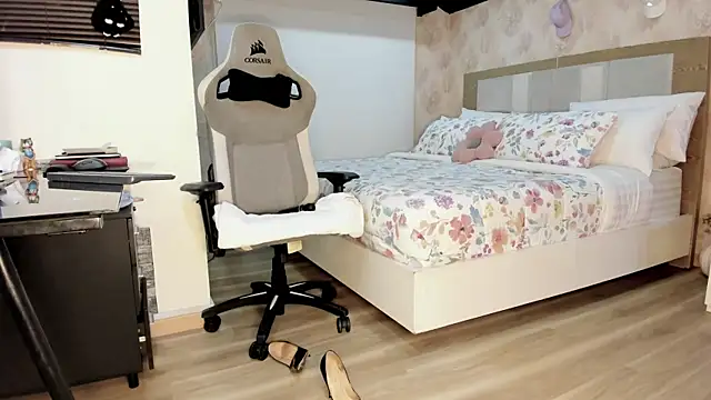 stefializon online show from April 15, 12:44 am