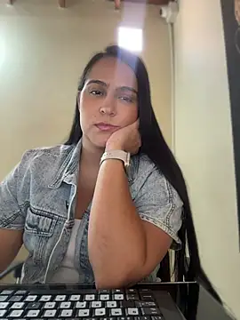 kendall 52 online show from April 27, 5:32 pm