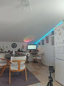 U prolazu online show from April 24, 12:30 pm