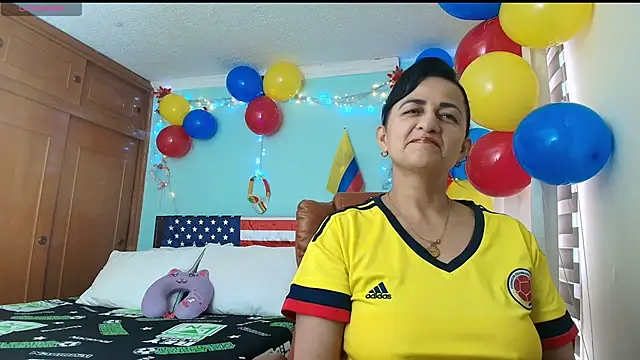 ISABEEL SOFIA01 online show from June 17, 9:05 pm