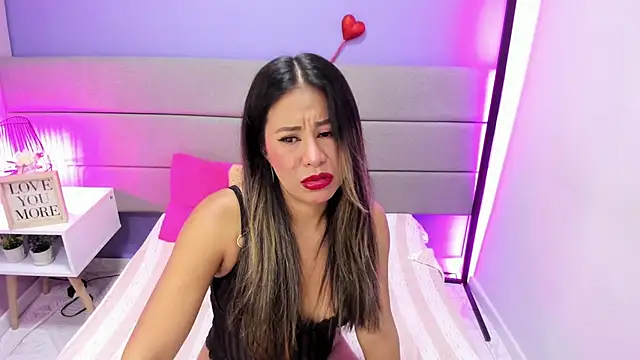 Ashleyyrobert online show from April 24, 8:11 pm