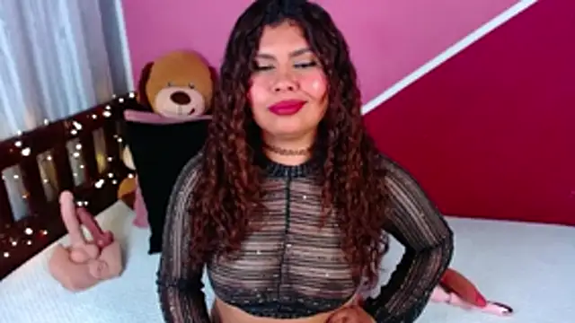 Queenamazon1 online show from April 25, 3:20 am