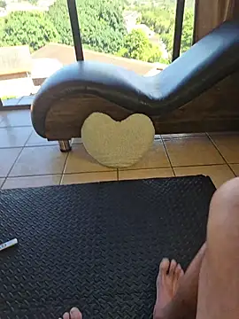 MissLMrJ online show from April 21, 9:38 am