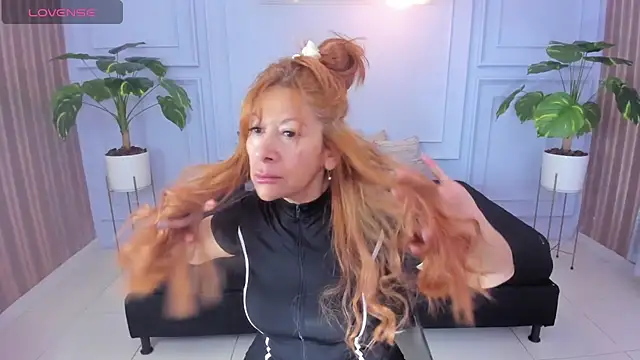 cintiagreyx online show from April 21, 11:39 am