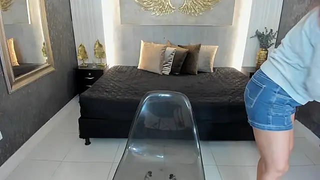 cintiagreyx online show from January 17, 11:50 am