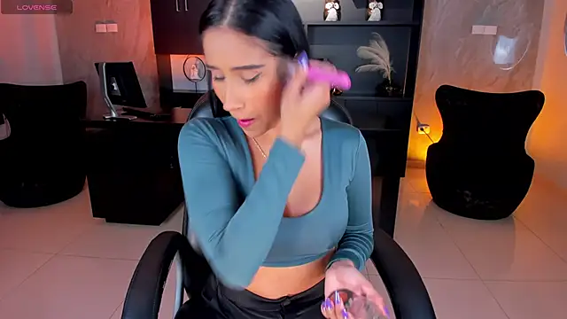 NickyLawson online show from April 22, 4:42 am