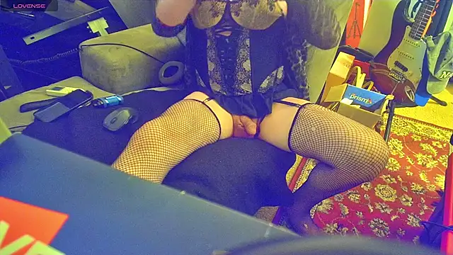 DoMeDoggyNow online show from March 11, 7:49 pm