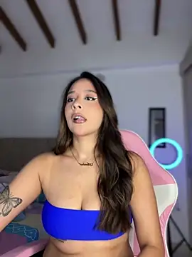 Little Amber6 online show from April 24, 11:29 pm