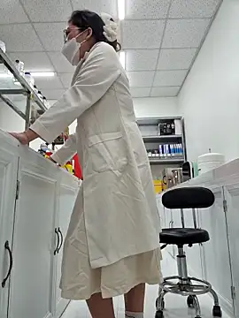 HinaLovely online show from February 13, 9:33 am