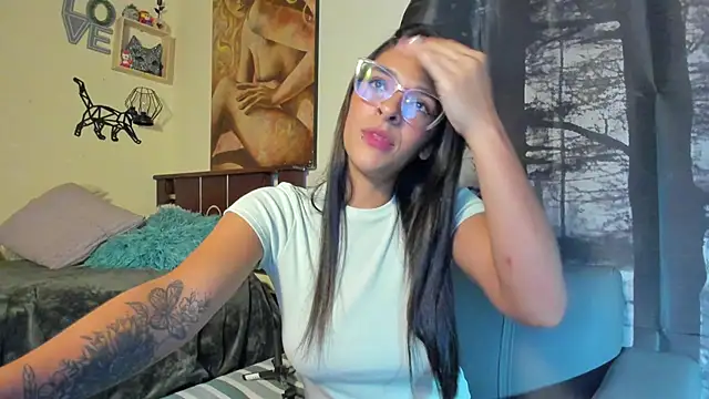 annyluna1 online show from April 17, 11:18 pm