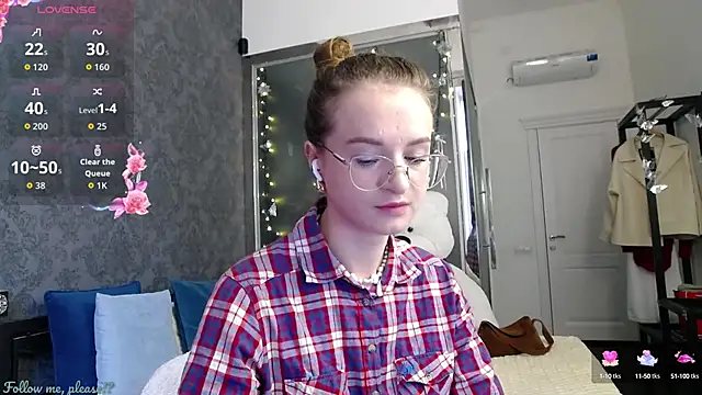 Snapshot of KateJonson chatting on October 15, 6:49 am KateJonson online show from October 15, 6:49 am
