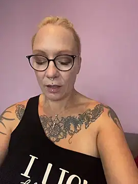 Snapshot of JaninaSecrets_ chatting on October 10, 5:18 pm JaninaSecrets online show from October 10, 5:18 pm