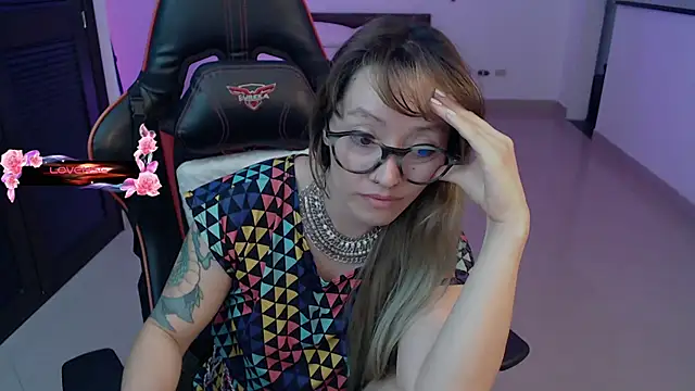 pink-2022 online show from February 26, 9:25 pm