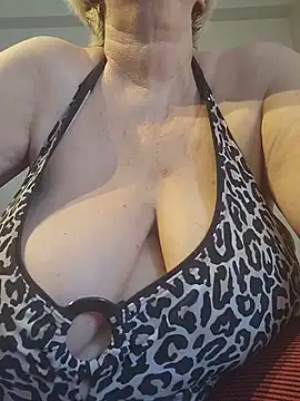 milfchantal4 online show from June 5, 8:31 am