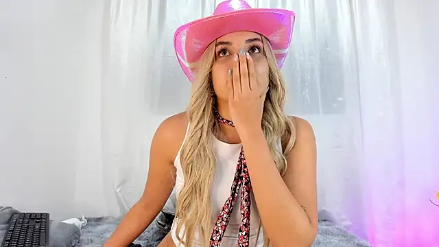 aisha es online show from October 31, 11:42 pm