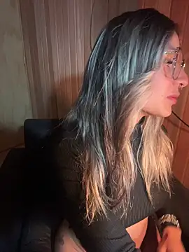 AliceStone19 online show from April 21, 2:26 am