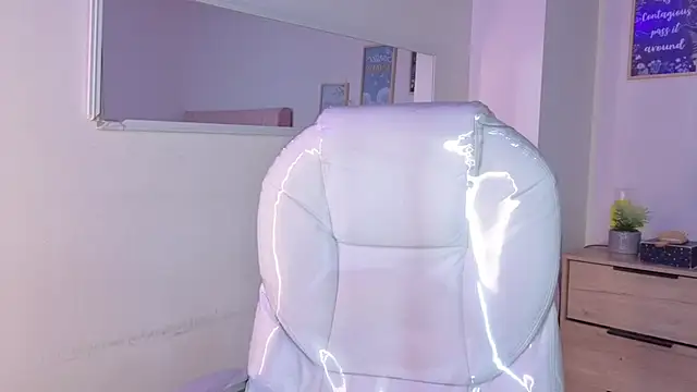 bluee hazell online show from April 21, 11:50 am