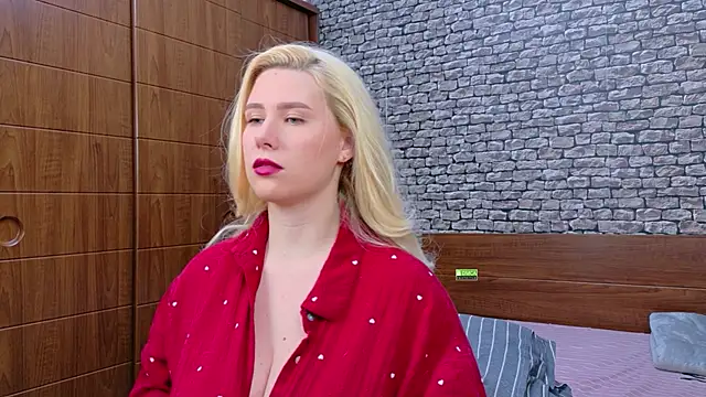 CuteBlondeMe online show from April 24, 3:48 pm