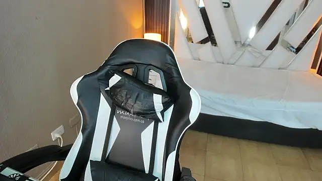 Linda4Petite online show from April 21, 6:04 pm