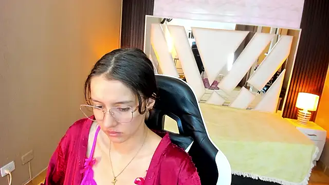 Linda4Petite online show from March 11, 6:43 pm