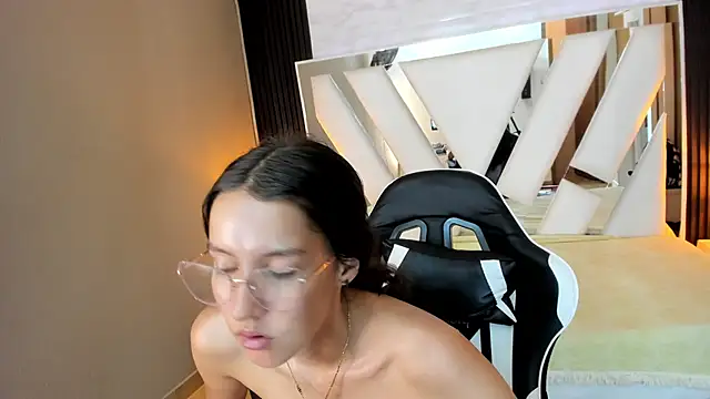 Linda4Petite online show from November 23, 6:31 pm