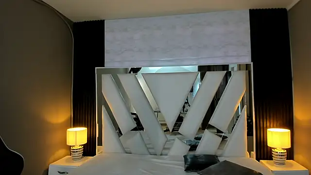 Linda4Petite online show from February 4, 6:11 pm