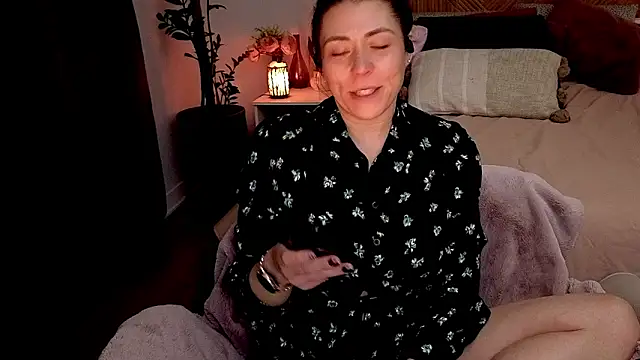 Ellie-L-Elizabeth online show from April 22, 12:07 am