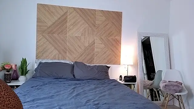 Ellie-L-Elizabeth online show from April 28, 5:39 pm