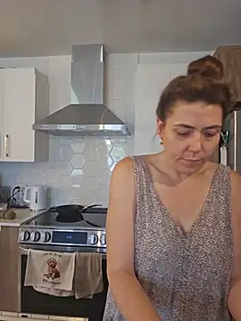 Ellie-L-Elizabeth online show from June 19, 3:37 pm