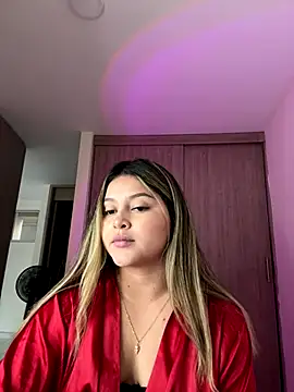 Snapshot of lunablossom_ chatting on October 17, 10:35 pm lunablossom online show from October 17, 10:35 pm