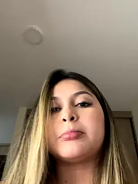 lunablossom  online show from November 27, 8:56 pm