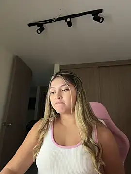 lunablossom  online show from June 9, 1:38 am