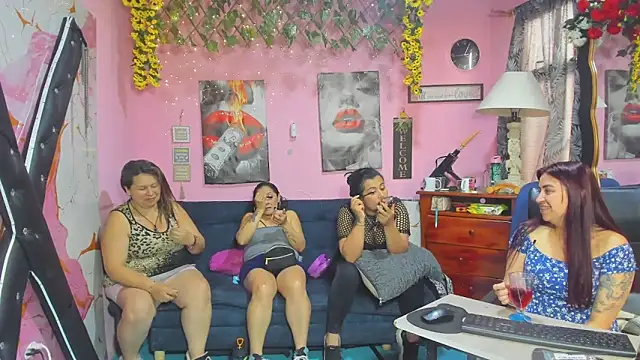 lesbiancuple online show from April 23, 12:29 pm