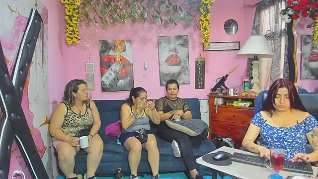 lesbiancuple online show from April 23, 12:23 pm