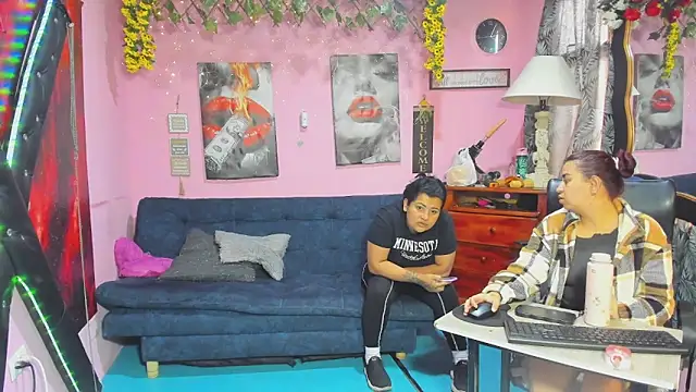 lesbiancuple online show from April 22, 12:13 pm