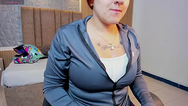 kimbrownn online show from April 21, 11:39 am