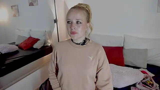 EmilySumer online show from April 25, 2:14 pm