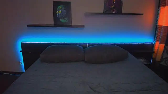 AlexaBarkley online show from April 22, 3:36 am