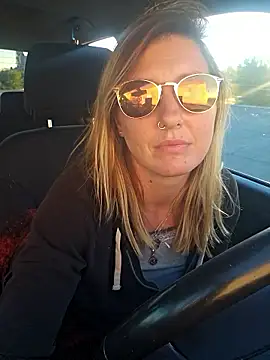 SheIsSomething online show from December 5, 12:10 am