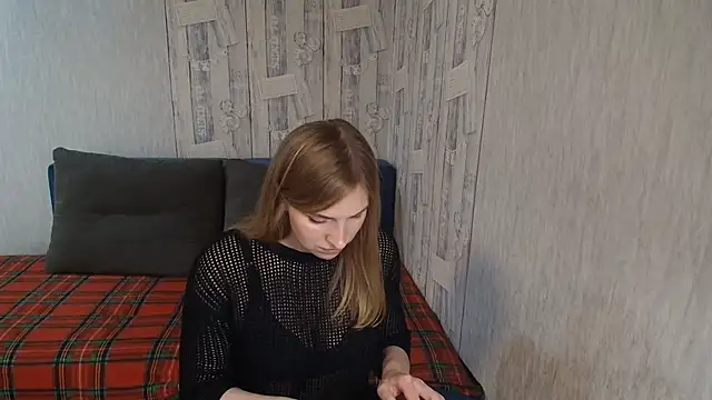 Pilly green  online show from April 25, 7:55 am