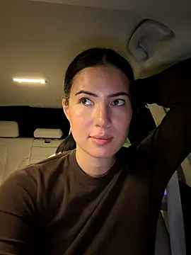 clairewntr online show from November 18, 9:16 pm