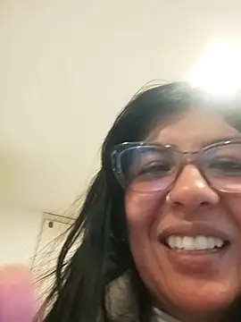 aisha latina online show from April 21, 5:31 pm