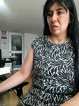 aisha latina online show from April 7, 2:52 pm