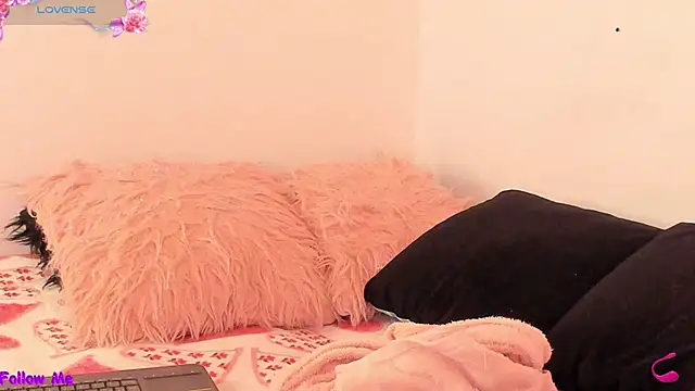 SophieRossi online show from January 12, 8:08 am