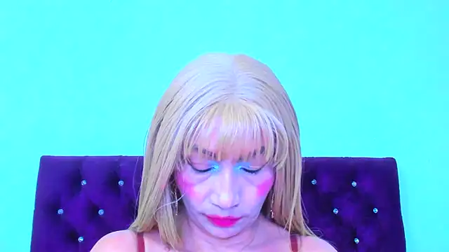 Snapshot of almabeckelt chatting on October 14, 8:11 pm almabeckelt online show from October 14, 8:11 pm