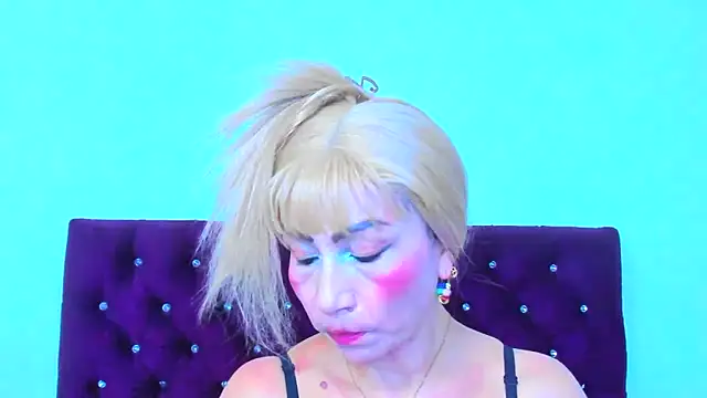 Snapshot of almabeckelt chatting on September 15, 7:32 pm almabeckelt online show from September 15, 7:32 pm